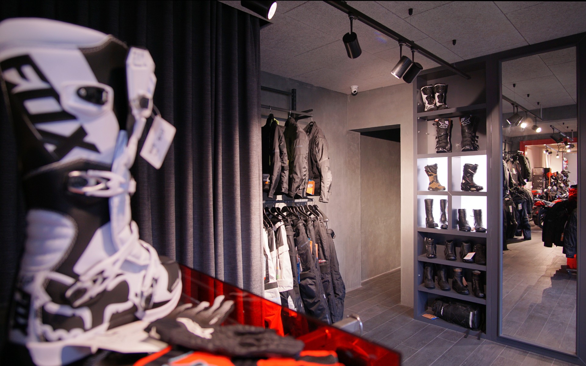Showroom Motoryzacyjny Moto Star · Starogard Gdański — projekt wnętrza komercyjnego 3PROJEKT